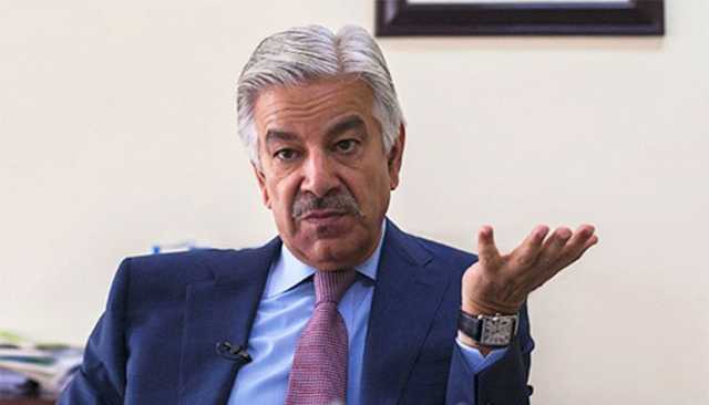 میرے ساتھ ہوٹل کی لابی میں تصویر بنائی گئی، اس خاتون کو نہیں جانتا، خواجہ آصف