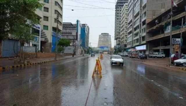 کراچی کے مختلف علاقوں میں بادل برس پڑے