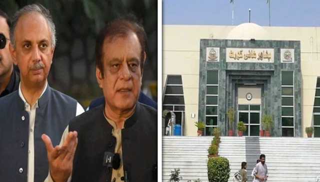 پشاور ہائیکورٹ نے عمر ایوب اور شبلی فراز کی نااہلی سے متعلق درخواستوں پر حکم امتناع واپس لے لیا