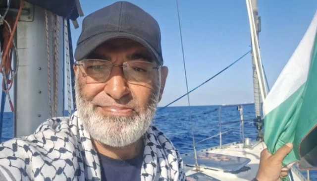 اسرائیلی فوج کا صمود فلوٹیلا پر حملہ، سابق سینیٹر مشتاق احمد سمیت کئی افراد زیرِ حراست