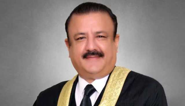 جسٹس طارق جہانگیری کی ڈگری منسوخی کا کراچی یونیورسٹی کا فیصلہ معطل