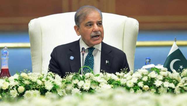 اساتذہ کو حکومت اور عوام کی طرف سے بھرپور خراج عقیدت پیش کرتا ہوں، وزیراعظم