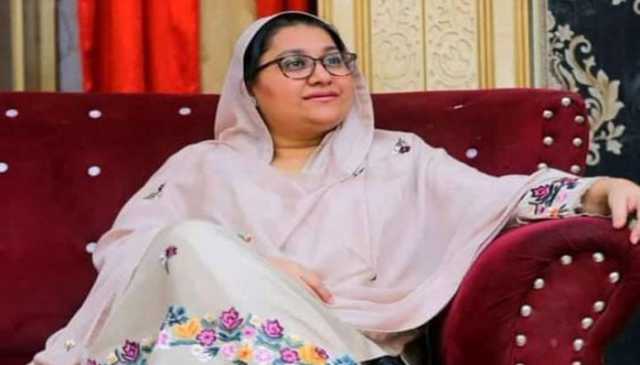 عظمیٰ بخاری تنخواہ حلال کرتے کرتے ماسی مصیبتے بن گئی ہیں، سینیٹر قرۃ العین مری