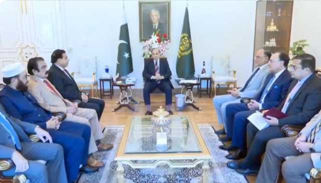 حکومت اپنے کشمیری بھائیوں کے مسائل کو حل کرنے کیلئے اقدامات جاری رکھے گی، وزیراعظم