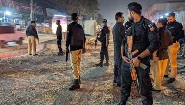 نواب شاہ: سونے کی بالیوں کی لالچ میں 7 سالہ بچی کو قتل کرنے والا سفاک ملزم مبینہ پولیس مقابلے میں ہلاک