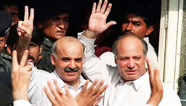 نواز شریف کو 26 سال قبل اقتدار سے نکالا گیا