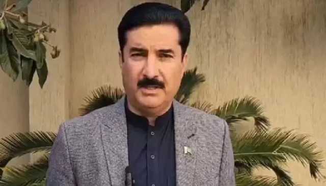 گورنر کے پی پشاور پہنچ گئے، آج وزیراعلیٰ سے حلف لیں گے