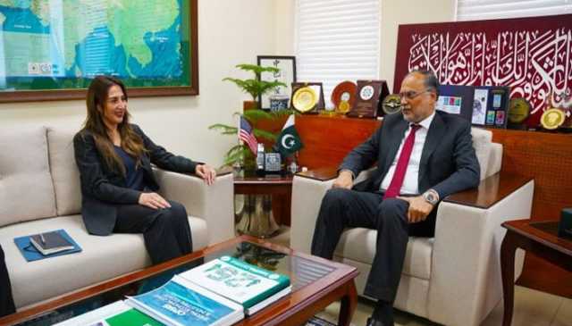 احسن اقبال سے امریکی ناظم الامور نیٹلی بیکر کی ملاقات، دوطرفہ تعاون پر گفتگو