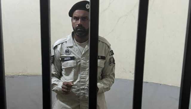 مریم نواز نے خاتون کو ہراساں کرنے والے پولیس اہلکار کی گرفتاری کے بعد کی تصویر شیئر کردی