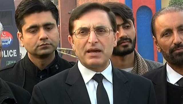چاہتے ہیں شبلی فراز اور عمر ایوب کو نااہل کیے جانے پر درخواستیں مقرر کی جائیں: بیرسٹر گوہر