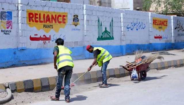 کراچی کی مرکزی شاہراہیں اور پیدل چلنے والے راستوں کی دھلائی کا کام شروع