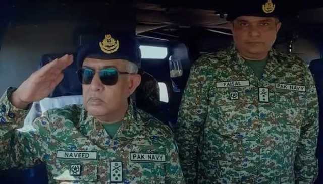 سربراہ پاک بحریہ کا کریکس ایریا میں اگلے مورچوں کا دورہ