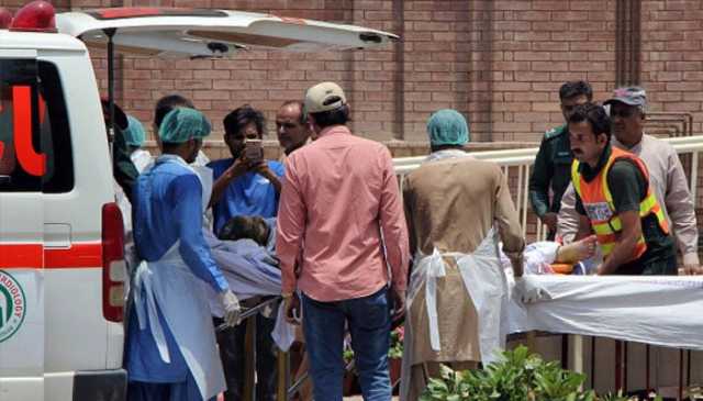 کراچی: اسکول وین میں آگ لگنے کے سبب 6 بچے زخمی ہو گئے