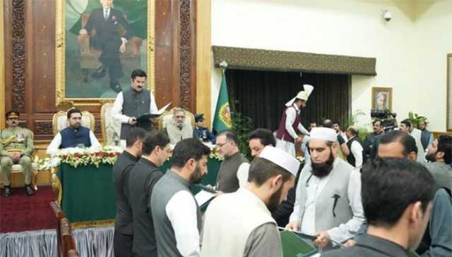 خیبر پختونخوا کابینہ میں شامل 10 وزراء نے حلف اٹھا لیا