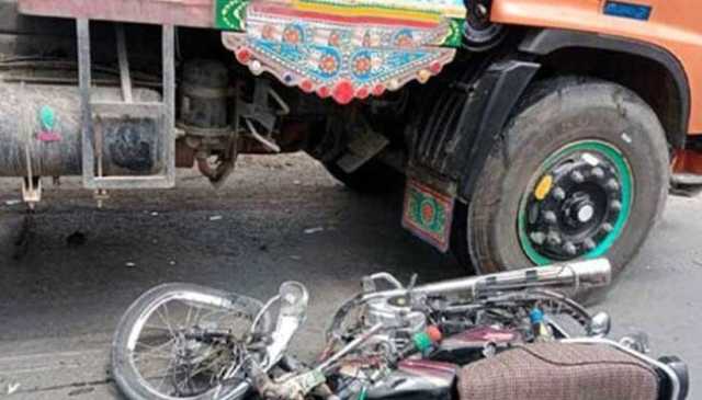 لاہور: ڈمپر کی موٹر سائیکل کو ٹکر، 3 افراد جاں بحق