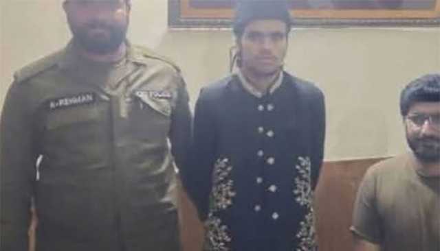 فیصل آباد: چوہے پکڑنے والے نوجوان استاد قمر کو پولیس نے گرفتار کر لیا