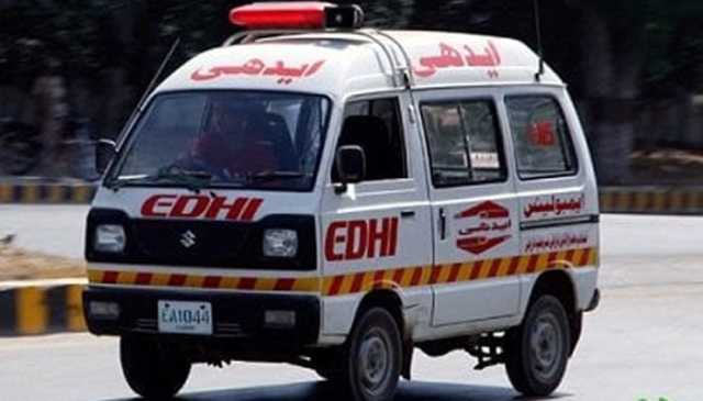 کراچی: بےقابو کار نے فٹ پاتھ پر سوئے افراد کو کچل ڈالا، 2 جاں بحق، 4 زخمی