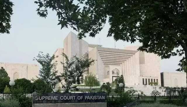 27ویں ترمیم: سپریم کورٹ سب سے بڑے خطرے سے دوچار، وکلا اور ریٹائرڈ ججز کا فل کورٹ میٹنگ بلانے کا مطالبہ