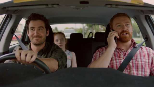 سرگودھا: ڈرائیور کے ساتھ بیٹھے شخص کے فون سننے پر ڈرائیور کا ای چالان