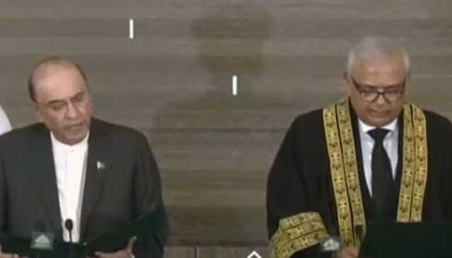جسٹس امین الدین خان نے وفاقی آئینی عدالت کے پہلے چیف جسٹس کا حلف اٹھالیا