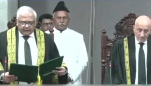 جسٹس کے کے آغا نے وفاقی آئینی عدالت کے جج کا حلف اٹھا لیا