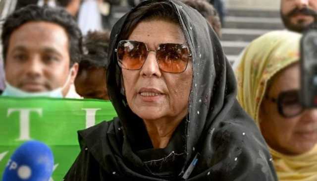 پولیس نے علیمہ خان سے وارنٹ گرفتاری کی تعمیل کروا دی