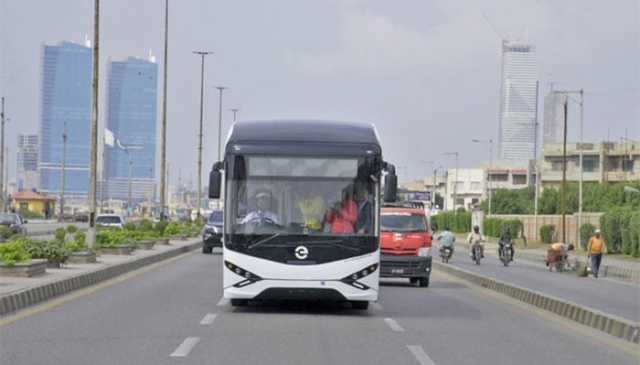 کراچی میں آئندہ ہفتے سے ڈبل ڈیکر، نئی ای وی بسیں چلانے کا فیصلہ