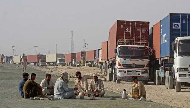 پاک افغان سرحد کی بندش کو 40 روز ہوگئے، گاڑیوں کی لمبی قطاریں