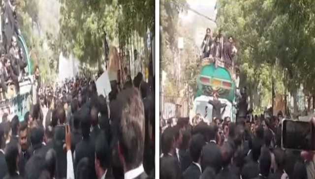 سندھ ہائیکورٹ کے باہر وکلاء اور پولیس اہلکار کے درمیان ہاتھا پائی