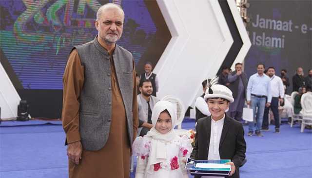 وی لاگر محمد شیراز نے جماعت اسلامی کا ایکسیلینس ایوارڈ ملنے کی ویڈیو شیئر کردی