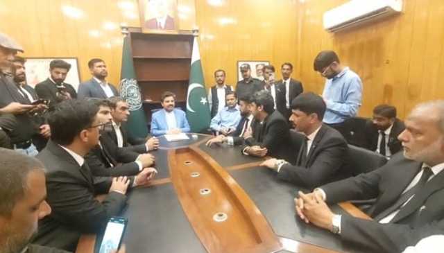 کراچی: وکلاء کے ناصر شاہ سے مذاکرات کامیاب، احتجاج ختم کردیا