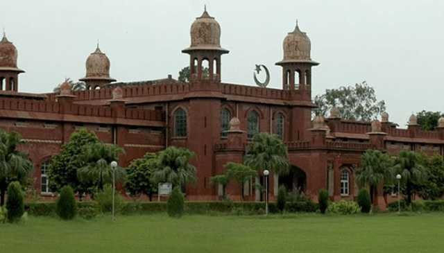 پنجاب: یونیورسٹی طالبہ کو ہراساں کرنے کے الزام میں معطل پروفیسر گرفتار