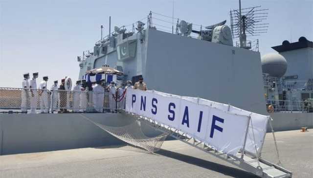 سری لنکا: پاک بحریہ کے جہاز ’سیف‘ کی طوفان سے متاثرہ علاقوں میں امدادی کارروائیاں