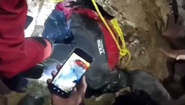 کراچی: مین ہول میں گرنے والا بچہ تاحال لاپتہ، عوام مشتعل، ریسکیو کام رک گیا