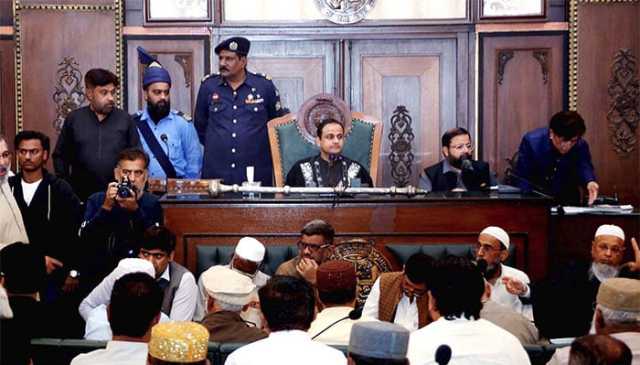 مین ہول میں بچہ گرنے کا واقعہ، سٹی کونسل میں میئر کراچی کیخلاف نعرے بازی