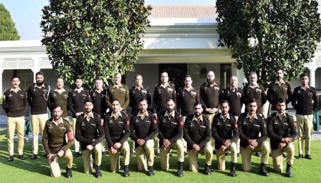 فیلڈ مارشل سے کیمبرین پیٹرول مقابلے کے شرکاء کی ملاقات