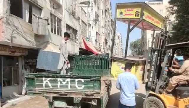 کراچی، مشتعل افراد نے انسداد تجاوزارت کے ٹرک کو آگ لگادی