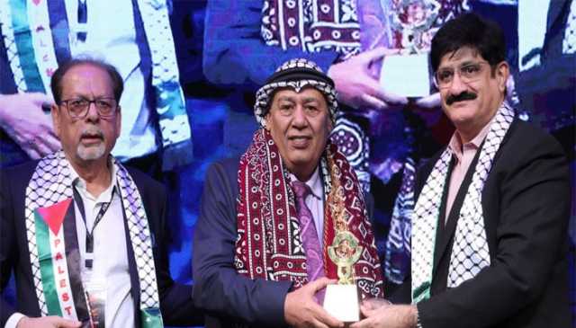 وزیرِ اعلیٰ سندھ نے فلسطینی سفیر کو اجرک کا تحفہ پیش کیا