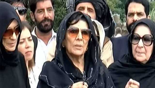 بانیٔ پی ٹی آئی کی بہنوں کو پولیس نے فیکٹری ناکے پر روک دیا