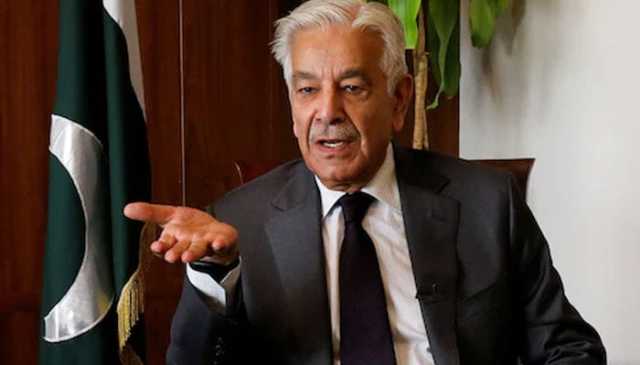 ‏قوم برسوں فیض حمید اور جنرل باجوہ کے بوئے ہوئے بیجوں کی فصل کاٹے گی: وزیر دفاع