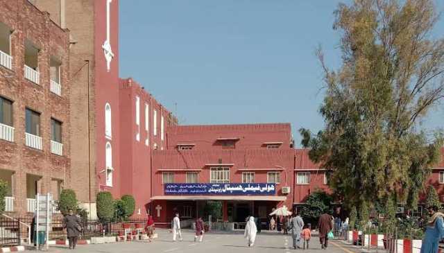 راولپنڈی: ہولی فیملی اسپتال میں مبینہ غفلت، نومولود بچی کا انگوٹھا کٹ گیا، مقدمہ درج