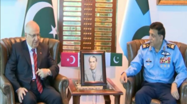 کراچی کے لیے بجلی فی یونٹ 4روپے 3 پیسے سستی کردی گئی
