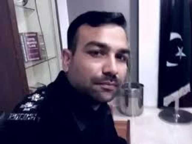 پشاور میں پولیس موبائل کے قریب خودکش دھماکا،سب انسپکٹر کانسٹیبل شہید
