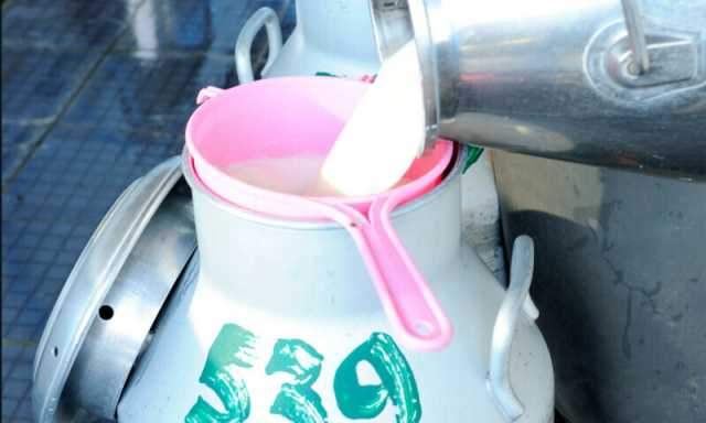 ڈیری فارمرز کو دودھ کی قیمتوں کا گٹھ جوڑ ختم کرنے کا حکم