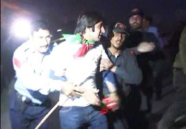 پی ٹی آئی قیادت ، وکلا نے کارکنان کو بے یار و مددگار چھوڑ دیا