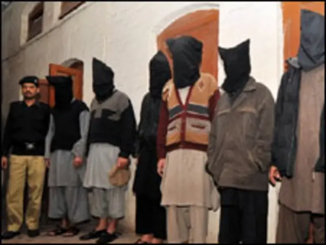 خود کش بمبار تیار کرنیوالے یونیورسٹی لیکچرار سمیت 3 دہشتگرد گرفتار