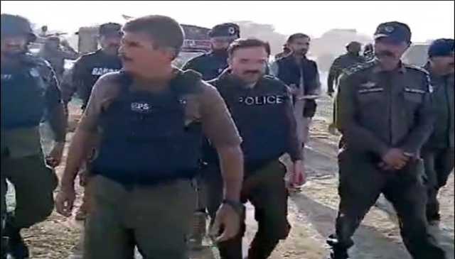 پی ٹی آئی رہنماؤں کے گھروں پر چھاپے، پکڑ دھکڑ،300 سے زائد کارکن گرفتار