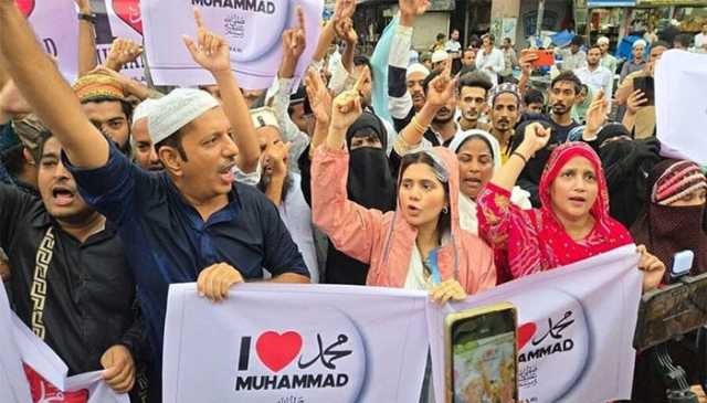 بھارت میں 'آئی لَو محمد ۖ' کہنا جرم بن گیا، پولیس مسلمانوں پر ٹوٹ پڑی
