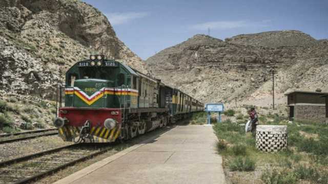 دہشت گردوں کا جعفر ایکسپریس پر راکٹوں سے حملہ، فائرنگ