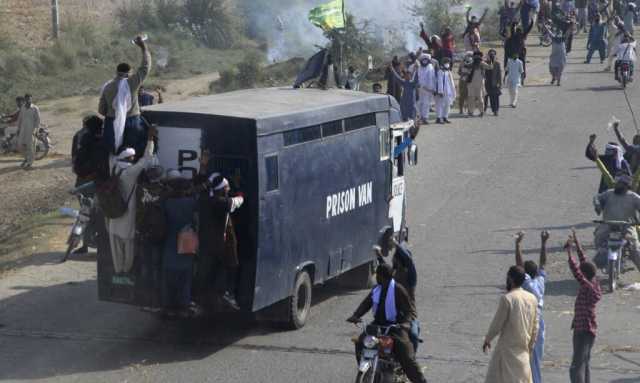 تحریک لبیک کیخلاف رات کے اندھیرے میں آپریشن (تصادم میں ایس ایچ اوسمیت 5 افراد جاں بحق، 48 اہلکار زخمی)
